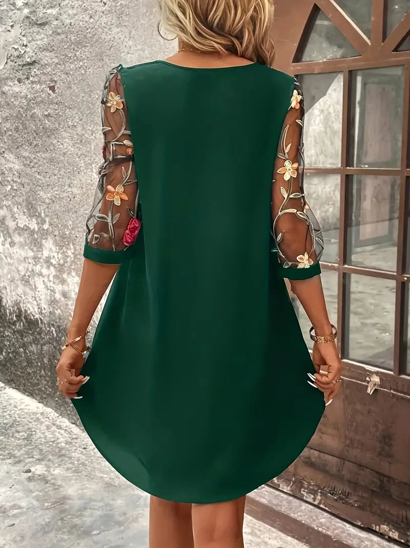 Almae™ - Klänning med elegant detalj