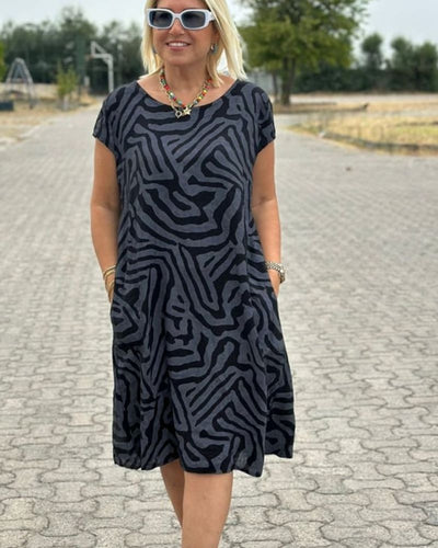 WILMA™ – Sommarklänning med Lekfullt Mönster &amp; Bekväm Passform