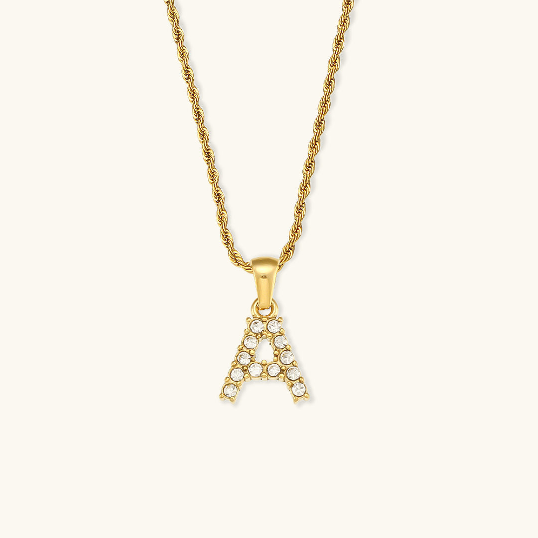 Diamantbesatta Initialhalsband från Maeve