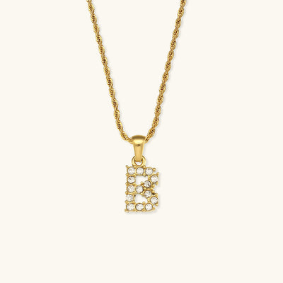 Diamantbesatta Initialhalsband från Maeve