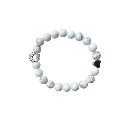 Elegant Armband i Naturlig Sten med Tass- och Hjärtpärlor – ELARA