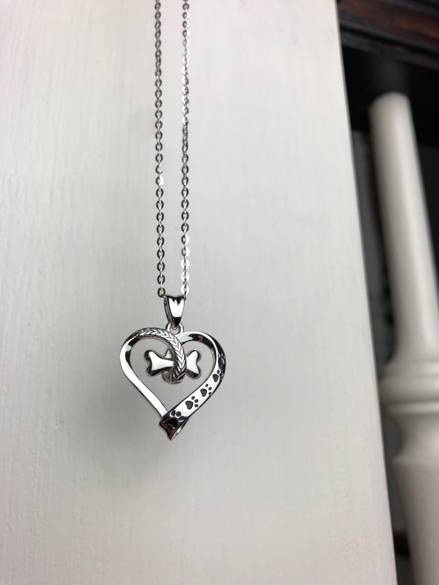 Silverhalsband med tass och hjärta - Nala