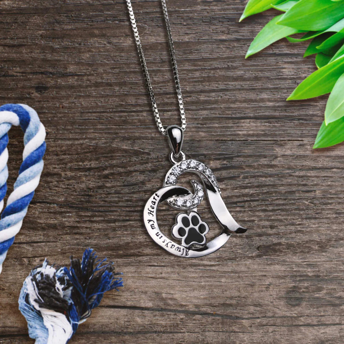 Elegant hjärtformat minneshalsband i silver - Almaie