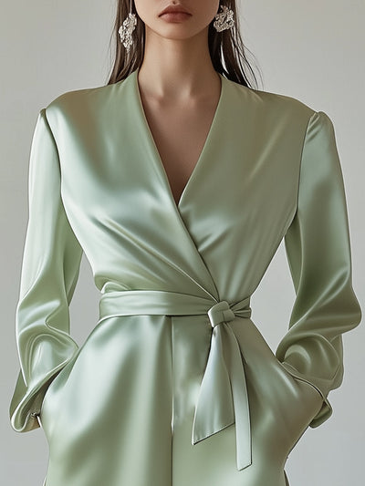 Annt™ Lyxig Grön Satinjumpsuit – Elegant V-ringning & Tidlös Glamour!