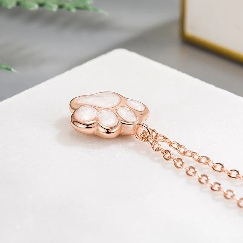 Malia - Halsband med tasshängsmycke i silver