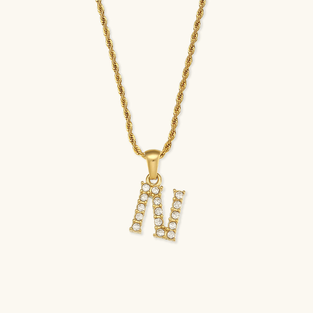 Diamantbesatta Initialhalsband från Maeve