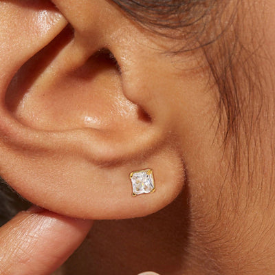 Kovo Solitaire Örhängen – Eleganta Örhängen med Enkel Design