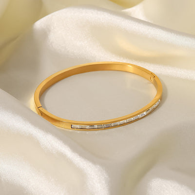 Elegant Guldbangle med Diamanter