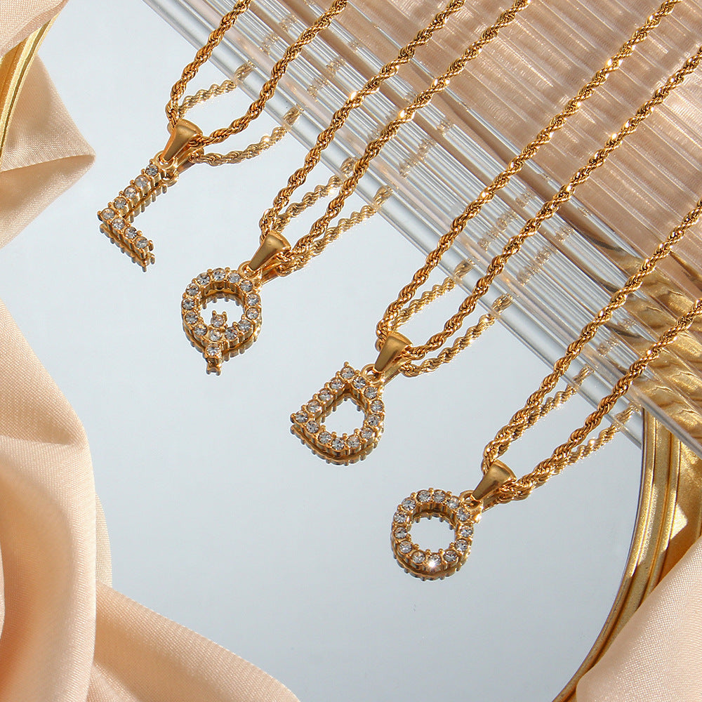 Maeve Bokstavsdiamant Initialhalsband