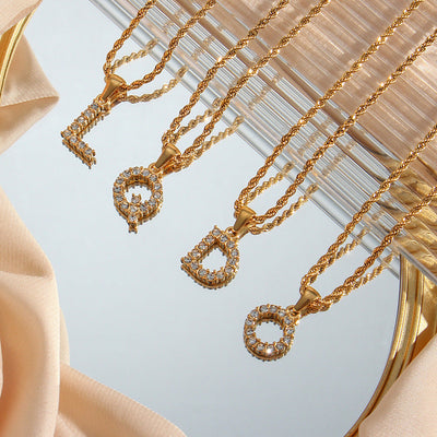 Maeve Bokstavsdiamant Initialhalsband