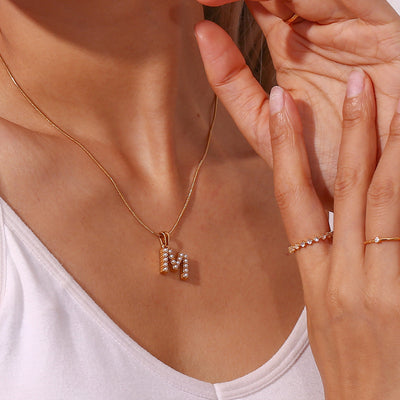 Augustine Pärlhalsband med Initial