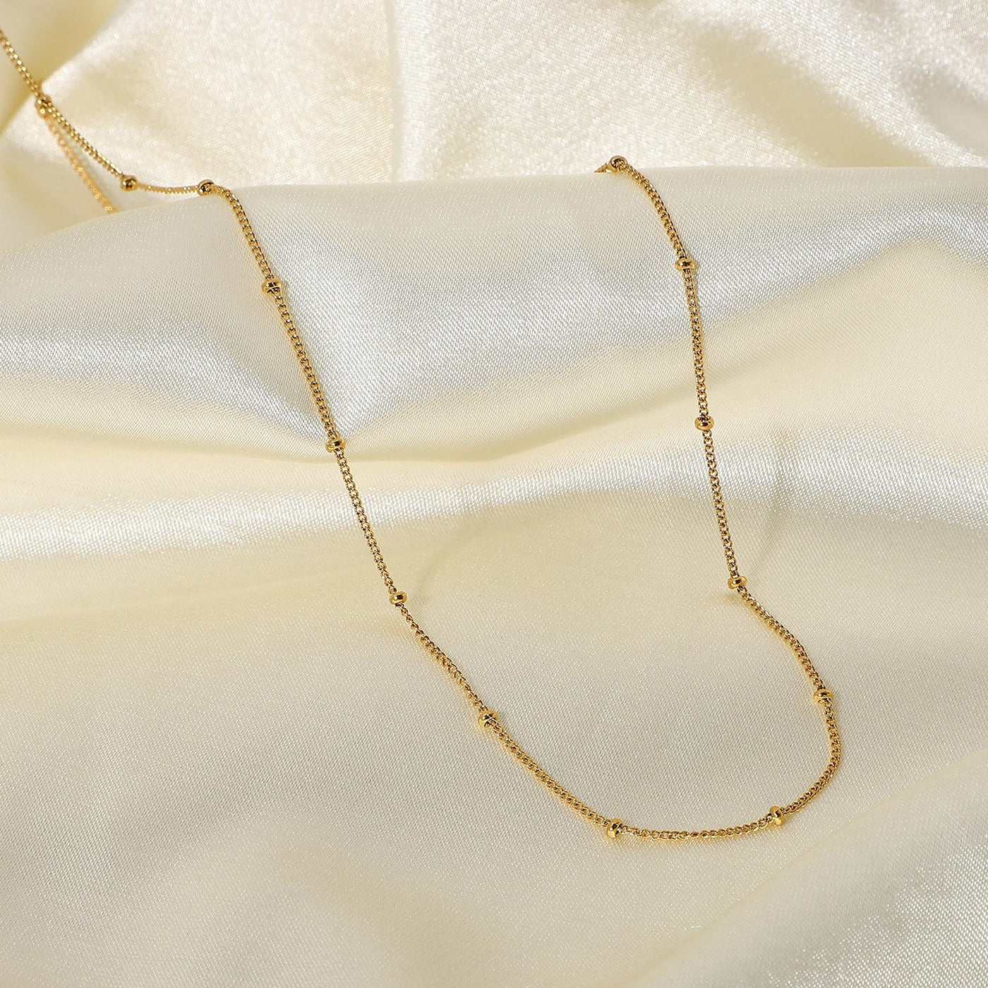 Julia Guldkedja – Elegant Halsband