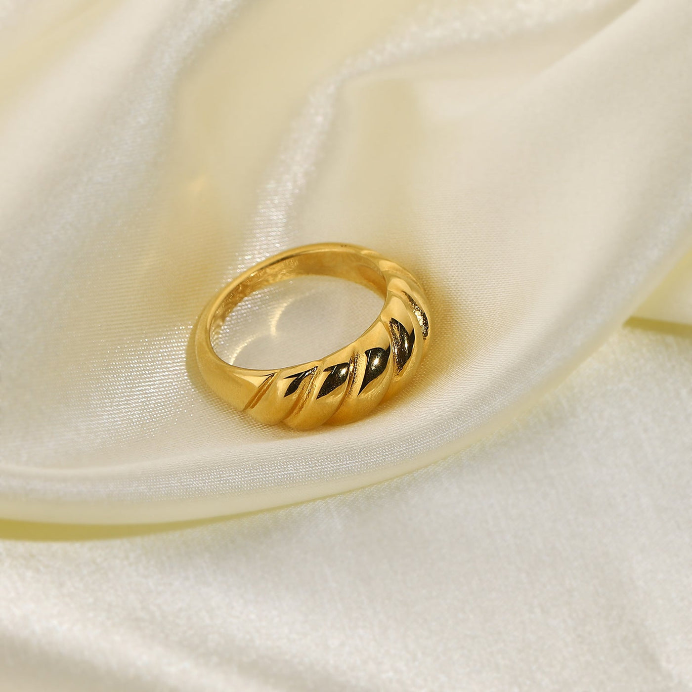 Amaia Guld Croissant-inspirerad Ring