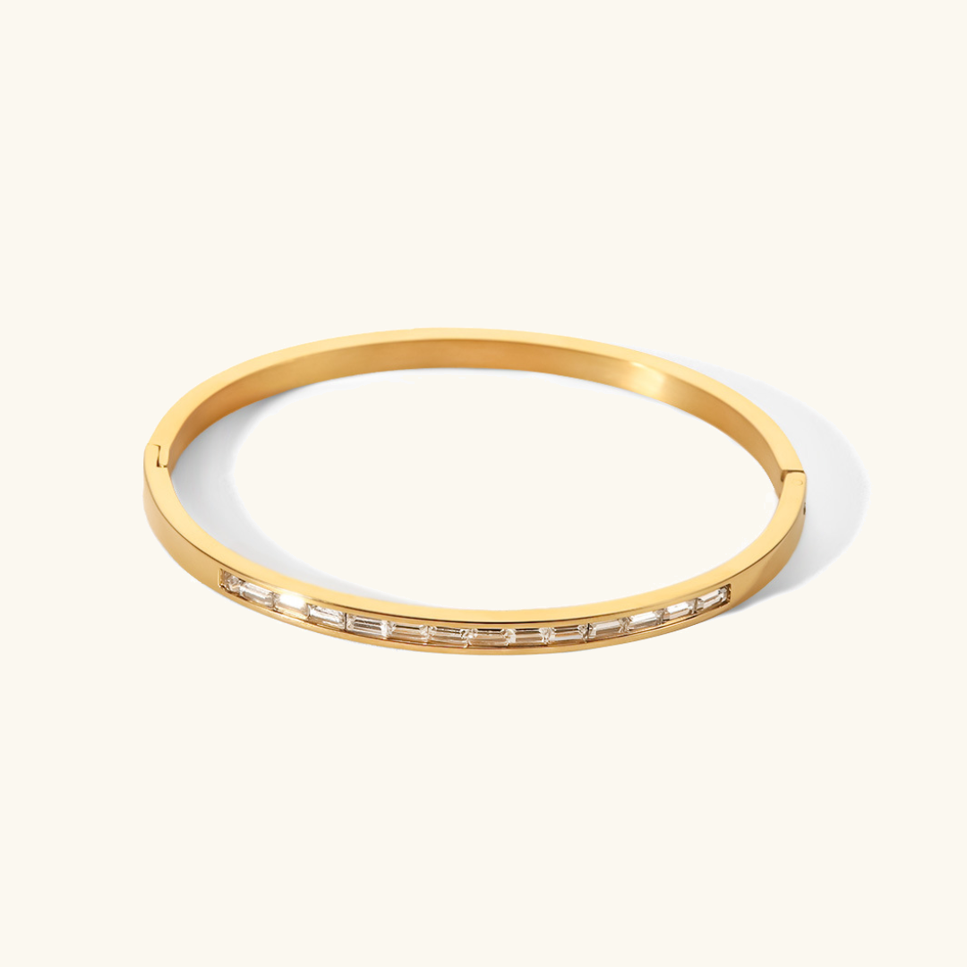 Elegant Guldbangle med Diamanter