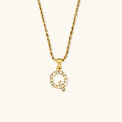 Diamantbesatta Initialhalsband från Maeve