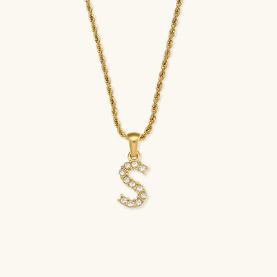 Diamantbesatta Initialhalsband från Maeve
