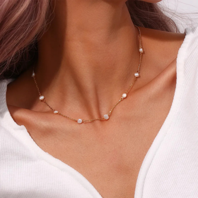 LANEY Halsband med Perldetaljer