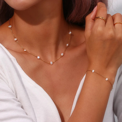 LANEY Halsband med Perldetaljer