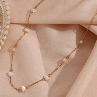 LANEY Halsband med Perldetaljer