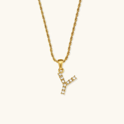 Diamantbesatta Initialhalsband från Maeve