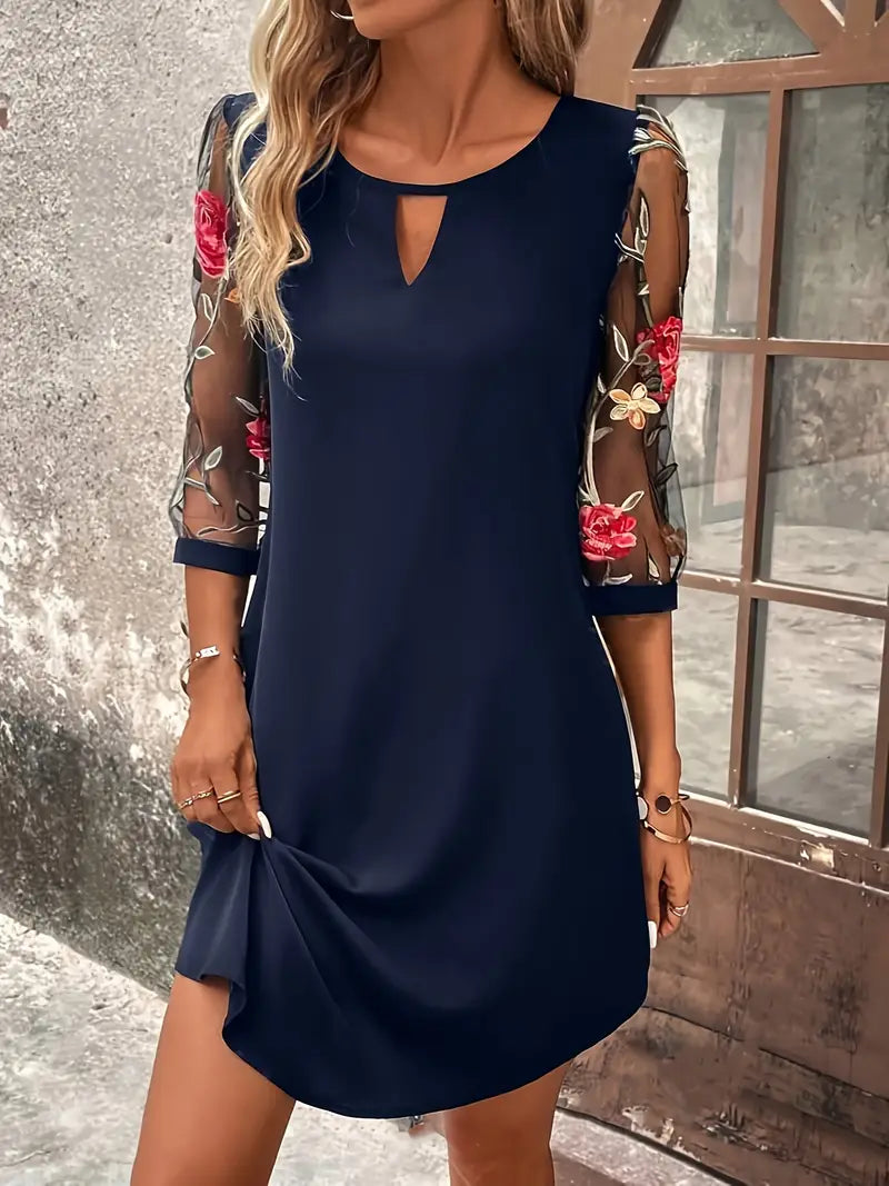 Almae™ - Klänning med elegant detalj