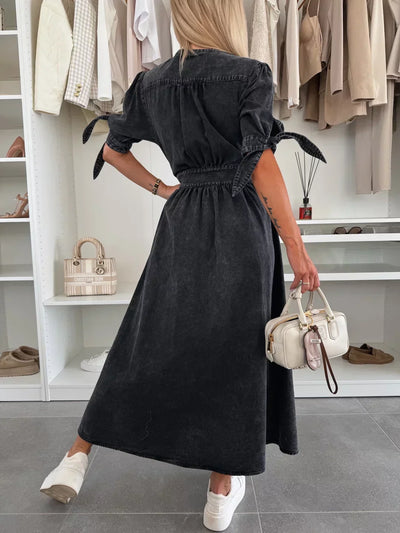 Ivanka Lyxig Denimklänning – Tidlös Elegans i Modern Tappning!