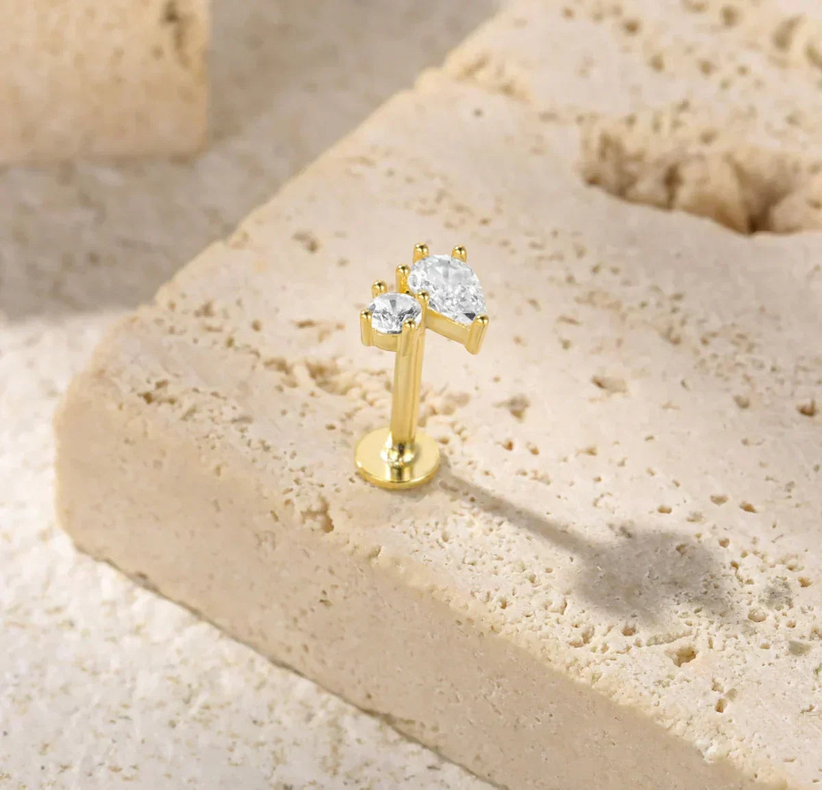 Kate Lame Örhängen med Diamantdetaljer