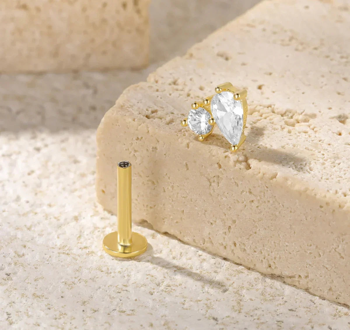 Kate Lame Örhängen med Diamantdetaljer